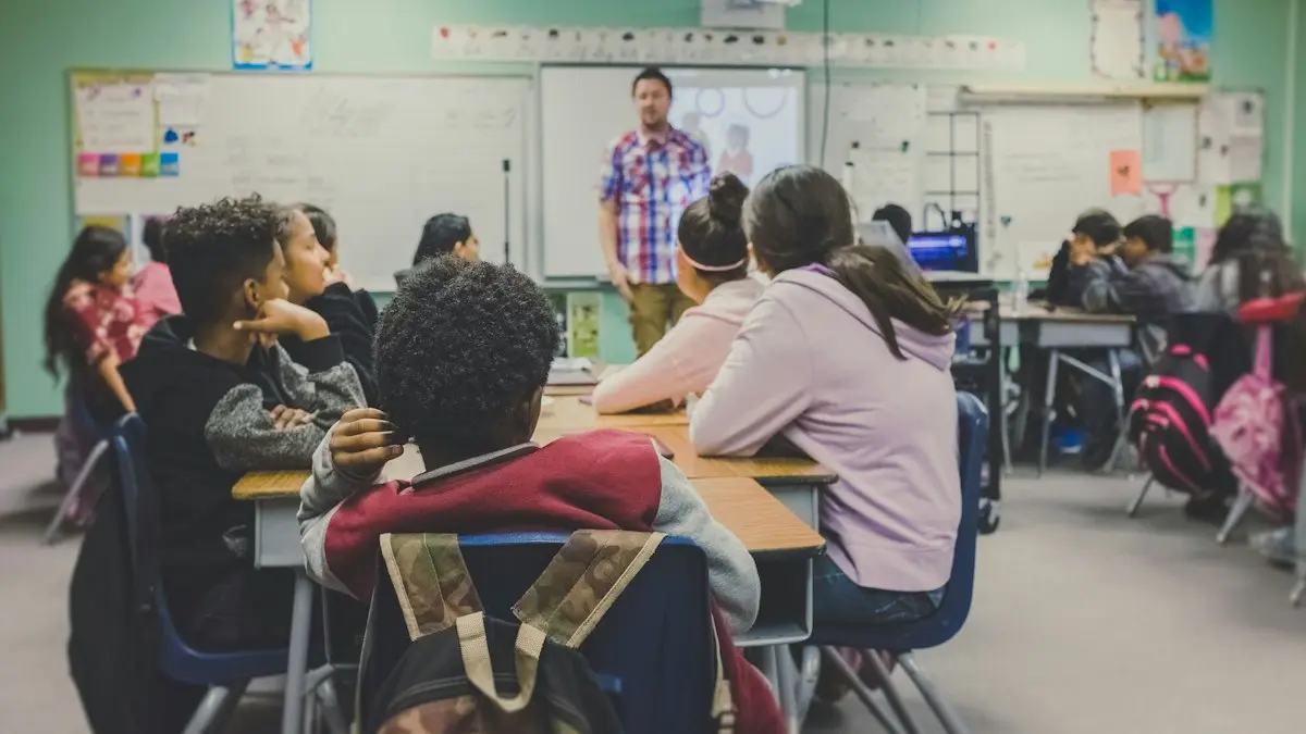 Familias pueden consultar vacantes escolares disponibles para 2026